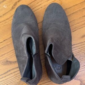 Women’s grey Suede Ankle Boots